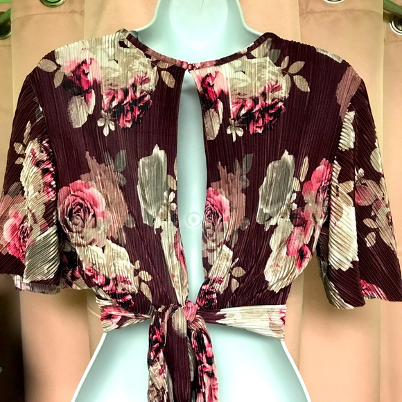 NewLook flower print split burgundy white. Flutter sleeves. Size 2 - Picture 2 of 6